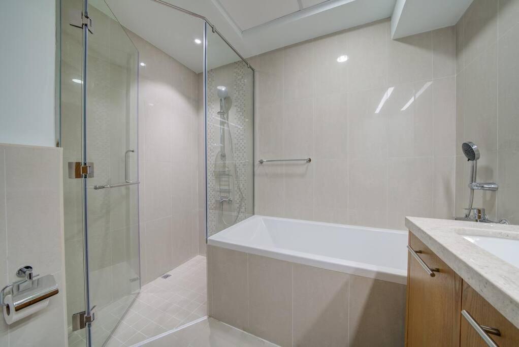Burj Khalifa View - 2Br And Maid - Downtown Leilighet Dubai Eksteriør bilde