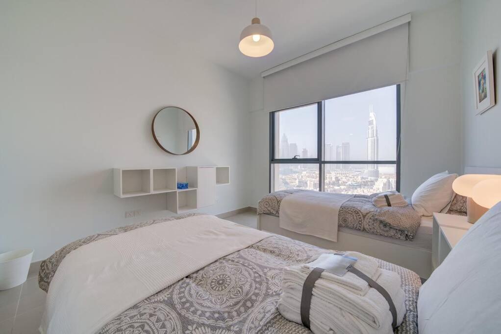 Burj Khalifa View - 2Br And Maid - Downtown Leilighet Dubai Eksteriør bilde